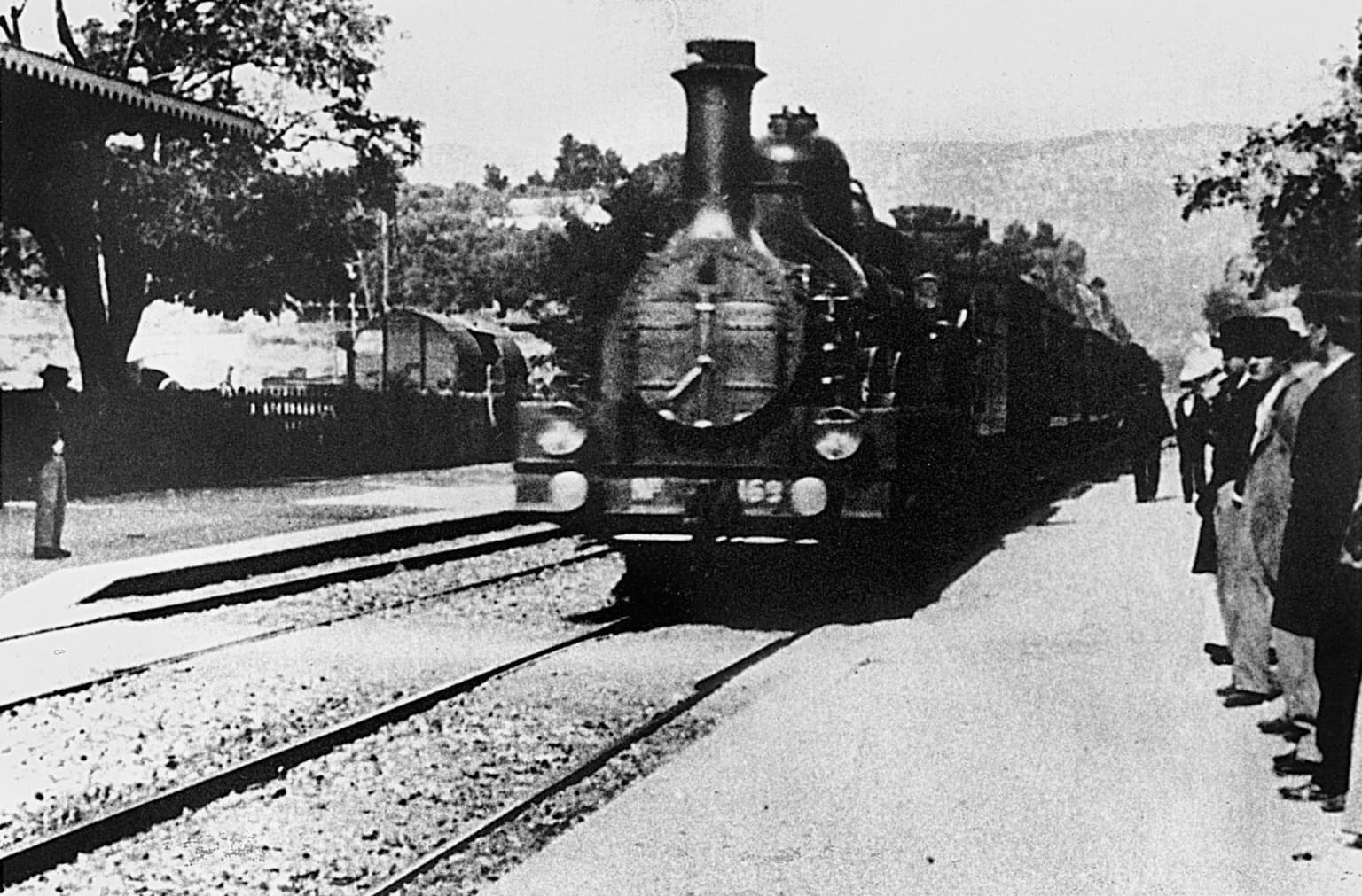 The Arrival of a Train at La Ciotat Station - Lumière brothers